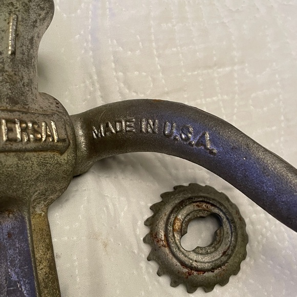 Vintage Antique UNIVERSAL No. 1 Cast Iron Hand Crank Meat Grinder Food Chopper - Picture 4 of 8